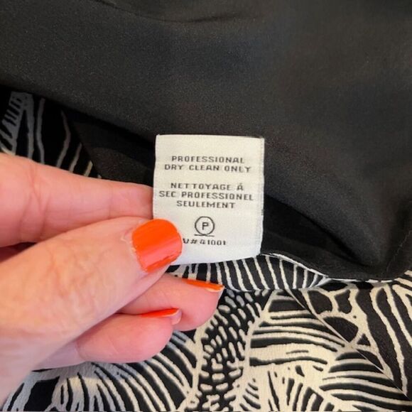 Diane von Furstenberg Silk Colorblock Blouse Black w/ Print Sleeves Back Size 4 - Picture 8 of 12